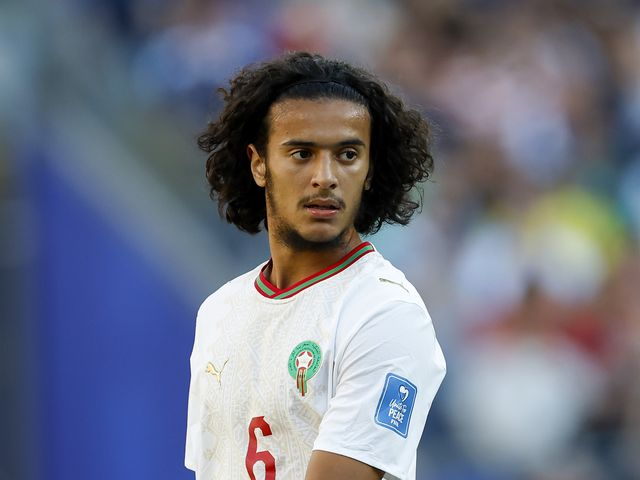 oocbrazill's tweet photo. acabaram de falar aqui na cazé tv que o meia marroquino ayyoub bouaddi cursa simplesmente faculdade de MATEMÁTICA

o mlk tem 18 anos, é titular da seleção dele, joga em uma top 5 ligas do mundo, tá sendo especulado em vários clubes gigantes da europa e ainda tem tempo de cursar MATEMÁTICA

paguei pau 👏
