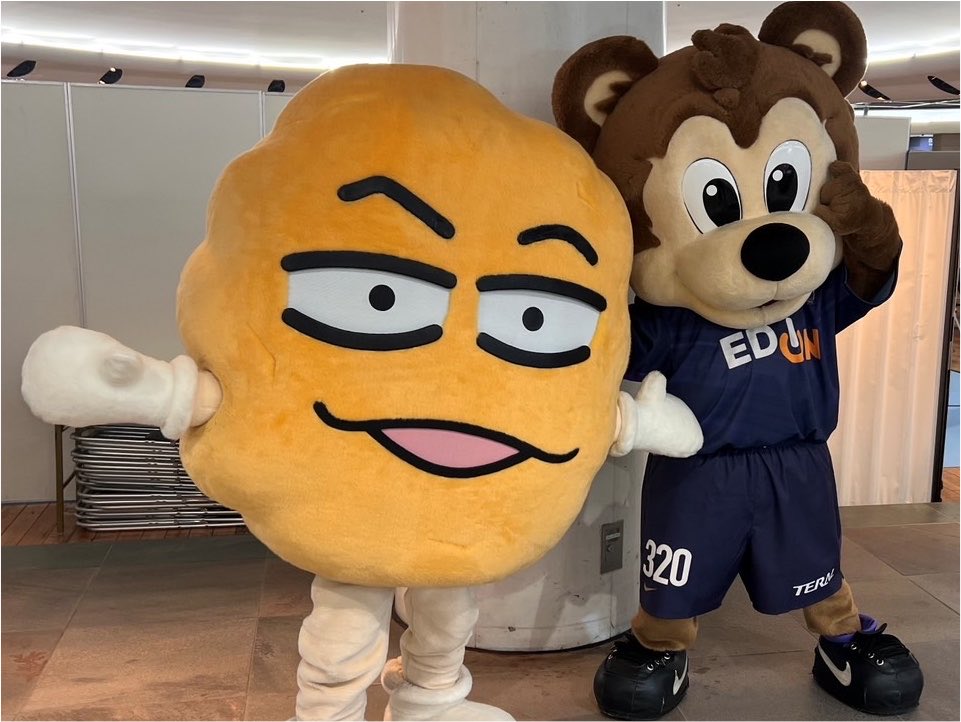 sanfrecce_SFC's tweet photo. 本日、サンチェが「2026ひろしま温暖化ストップ！フェア」に参加しました🌏✨

会場では、多くの皆さまと一緒に、環境や暑さ対策に関するクイズに挑戦！

さらに、あげ太くんとのコラボステージも開催され、「温暖化対策バージョン あげ太体操」を一緒に踊らせていただきました🐻🕺

会場やステージにお越しいただいた皆さま、ありがとうございました！

#sanfrecce