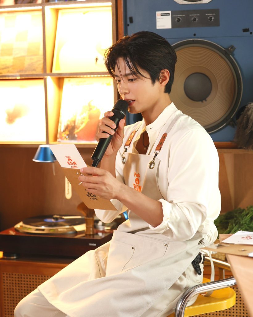 arigatobgjapan's tweet photo. 260724

청음카페店長の박브금です☕️

一緒に参加してくださった
「本当に親しい常連の皆さん」のおかげで、
**音楽鑑賞会**を無事に終えることが
でき本当に幸せな時間でした🥕

#パク・ボゴム
#박보검
#ParkBoGum  
#당근 https://t.co/JTctk9isbY