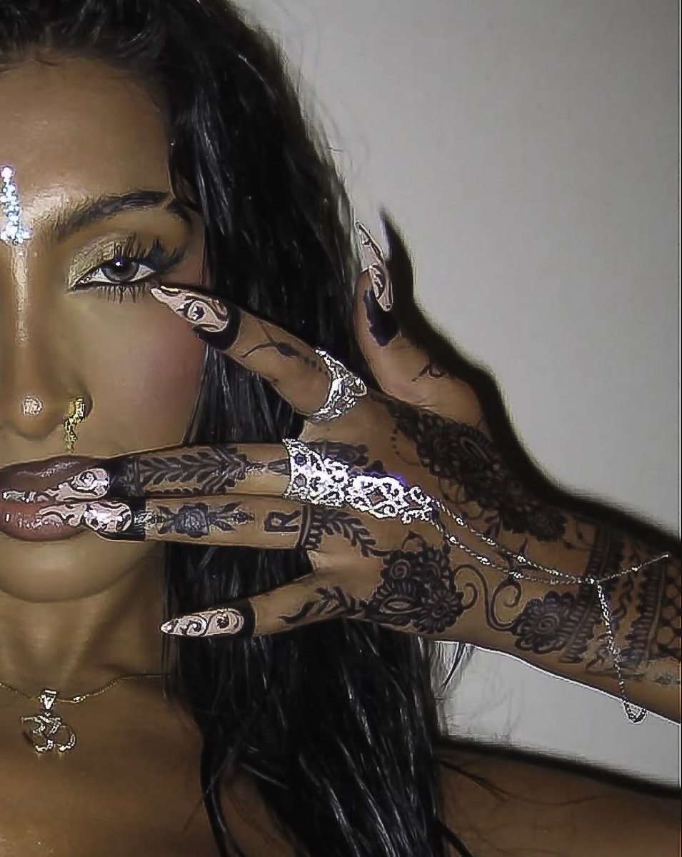 eyekonicliv's tweet photo. lara's hand art >>>> https://t.co/iFV06lSKSn
