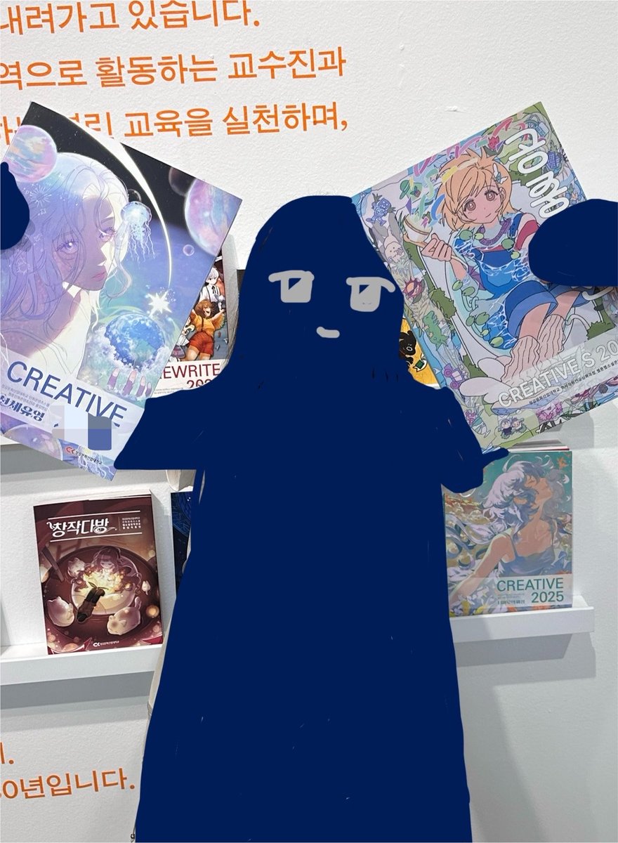 HATECLUV's tweet photo. 오늘부터 7/26까지 화서역 복합문화공간 111cm에서 열리는 <CK만화캐릭터일러스트페어> 에 다녀왔습니다🐝🍯

예쁜 작품들이 너무 많았고 HCL 폰트를 마주치기도 해서 기뻤습니다!

오늘은 란탄 작가님과 최준혁 작가님 강의를 들었는데, 주말에는 또 다른 라이브 행사가 있다고 하니 꼭 놀러가보시길🤩