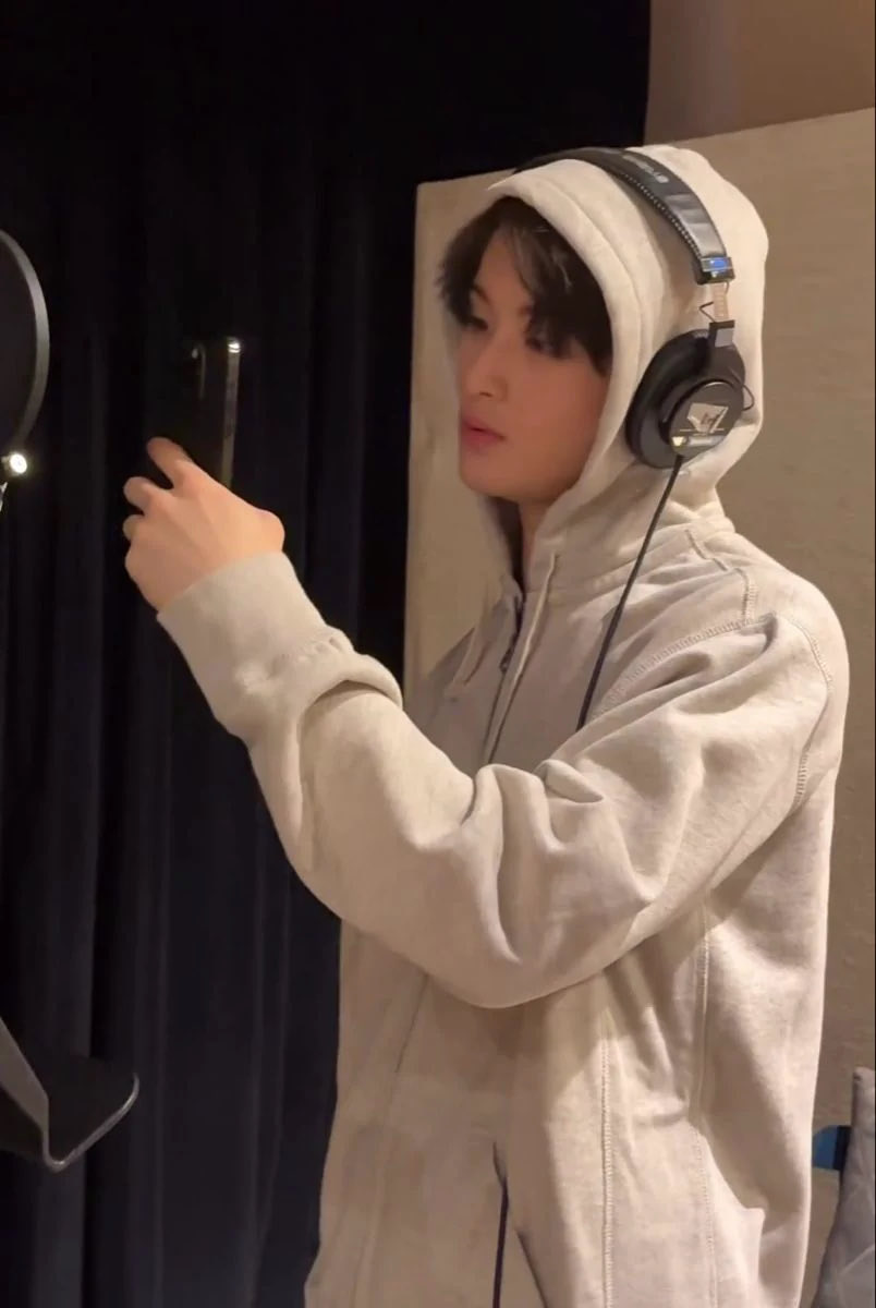 luvhyeokie's tweet photo. 마크 후드입으면 레전드 갱신하는거 아시는 분 https://t.co/AWeonci6vB