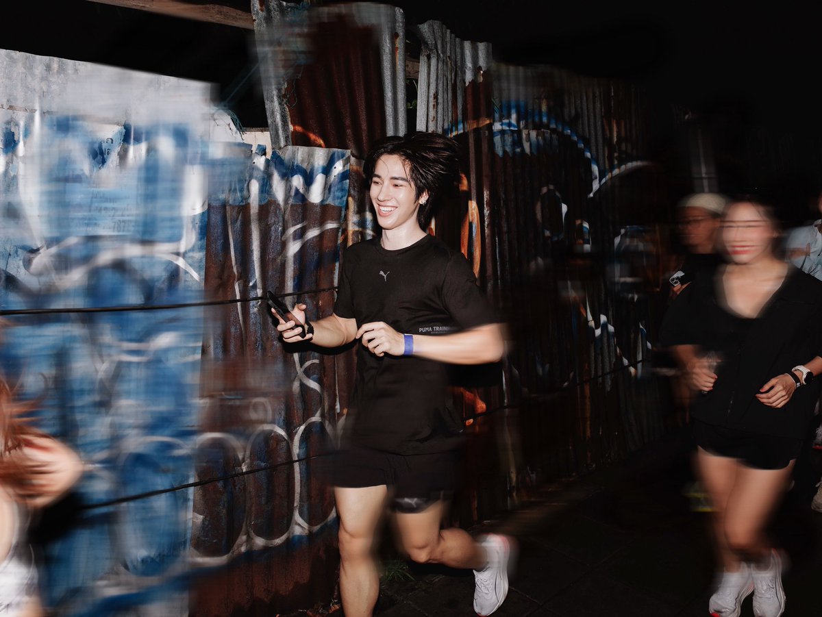 FThanatsarun's tweet photo. ชอบอะเนอะ วิ่งเป็นไก่เลยครับ🏃🏻
#frankthanatsaran https://t.co/KptXw5XXfw