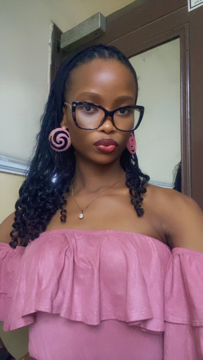 Scoridasatelier's tweet photo. Birthday Eve!!!!!!!!!!!!!!!! 🥳🥳💃🏻💃🏻💃🏻.
Look who’s turning a year older tomorrow 🤭.
#TGIF https://t.co/8eDkLR1YjL