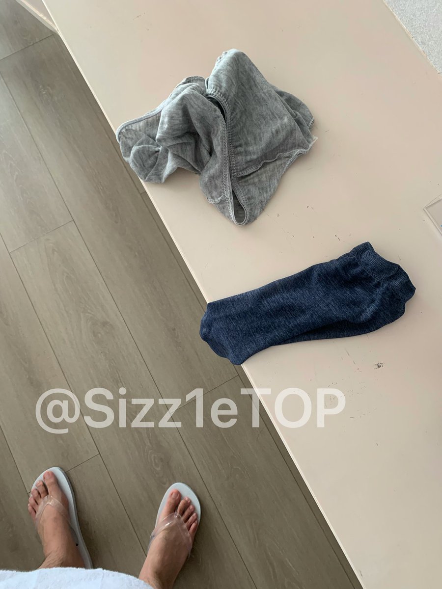Sizz1eTOP's tweet photo. 桂林有骚狗想舔穿了一天的一次性臭原味吗
#广西 #桂林 #gay #1s #臭脚 https://t.co/QuGDORMSgg