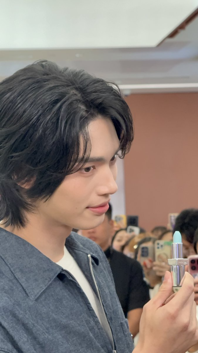 Centralnews's tweet photo. ความหล่อทุกองศานี้ 🤗 

PRADA BEAUTY SUMMER X WIN
#PradaBeautyxWin
#CentralChidlom https://t.co/yyiZ7hJysg