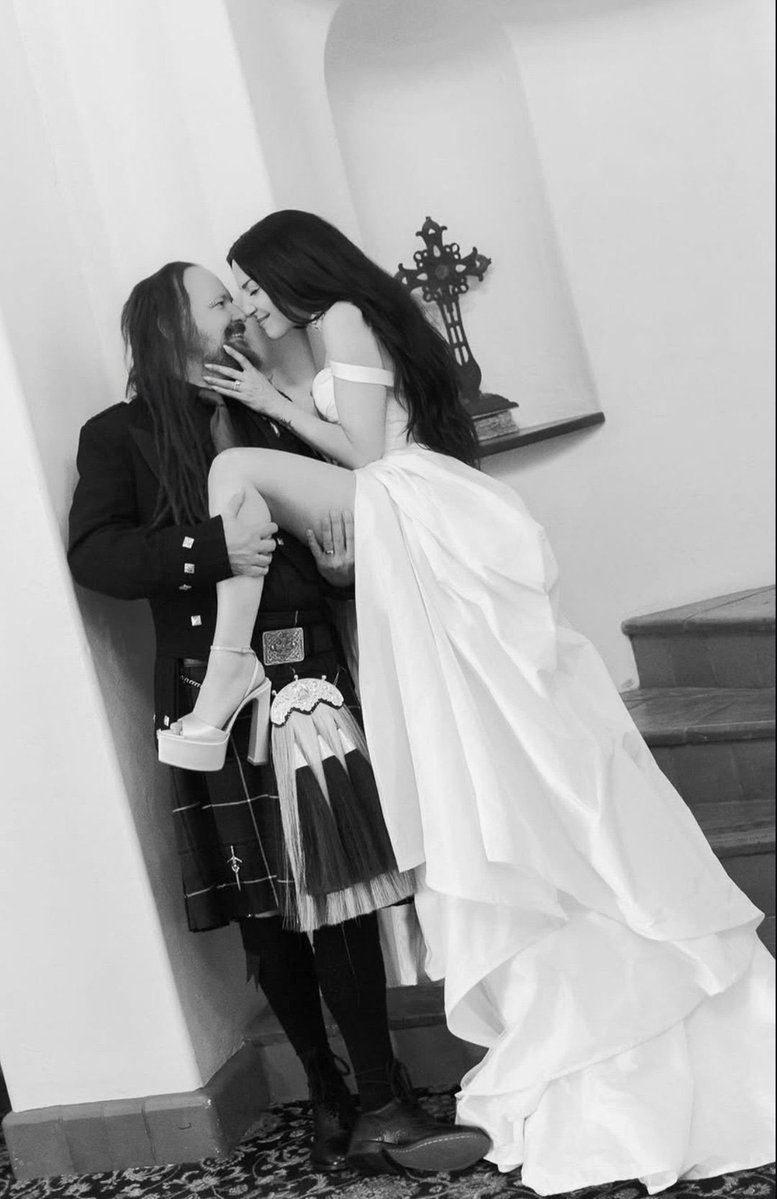 acervonumetal's tweet photo. 🚨/ Jonathan Davis vocalista do Korn se casou com Brittany Parisi 

Fotos: @/jeremychouphotography no Instagram https://t.co/Y5G22xUcHM