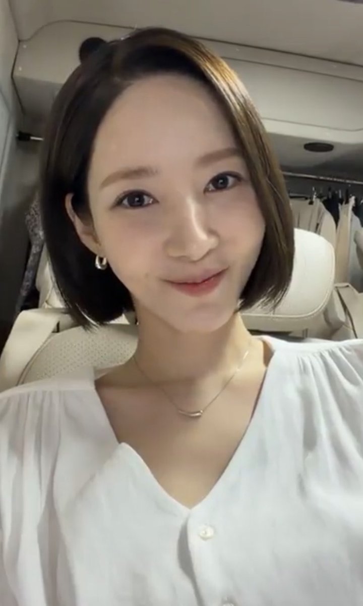 pmy_beans34's tweet photo. にしてもショートボブが似合いすぎてる🥺💕
ほんっとかわいい、、🥺🫧🩷

#パクミニョン #parkminyoung #박민영 https://t.co/r82lgky2yQ
