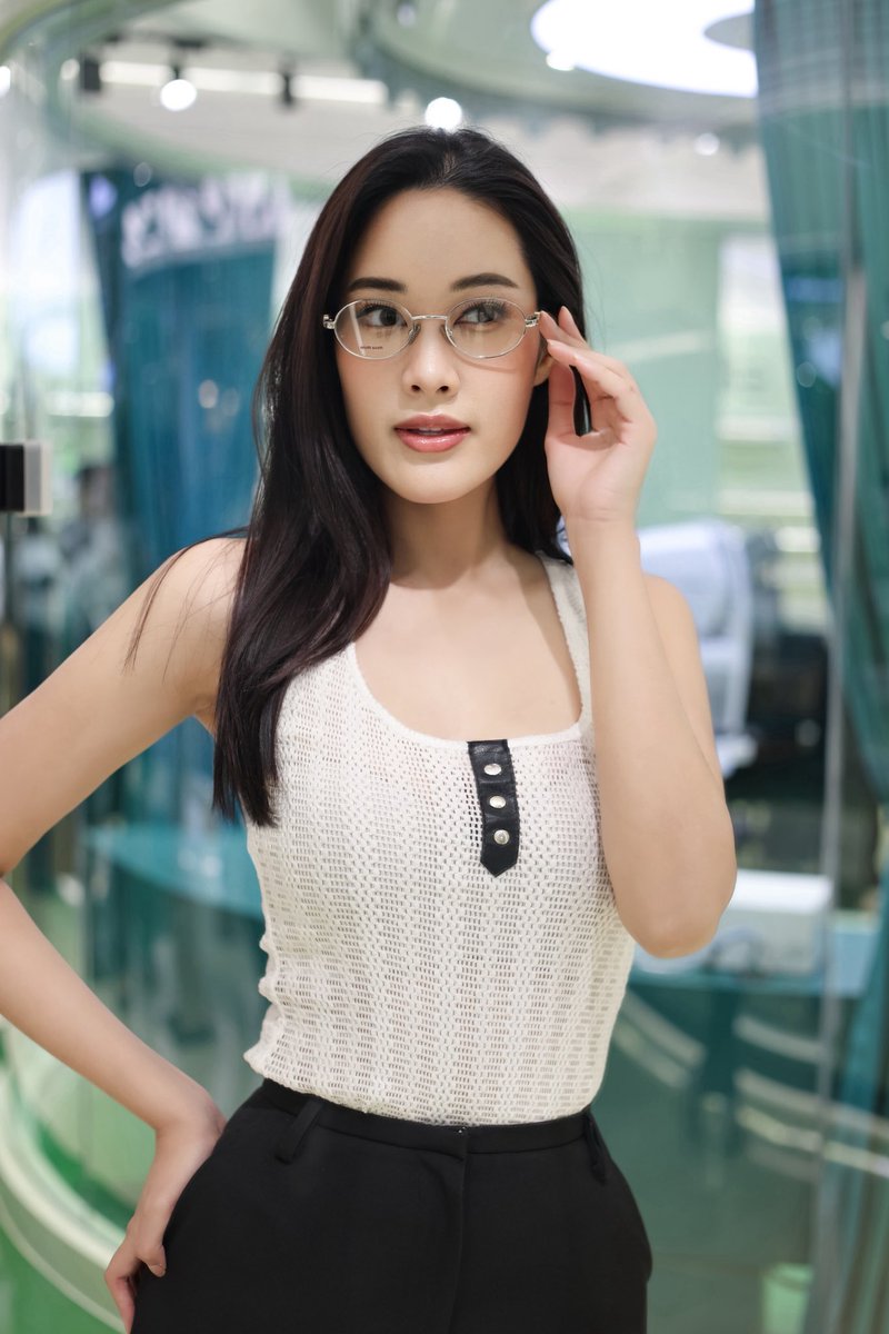 noniejarupiya's tweet photo. Good vision, good vibes. 👓🤍

ขอบคุณ KT OPTIC 
และทุกคนที่มาทักทายในวันนี้นะคะ

#ktoptic #ktopticfashionisland 
#noniejarupiya #motionmindsent https://t.co/rjUS6jAMCu