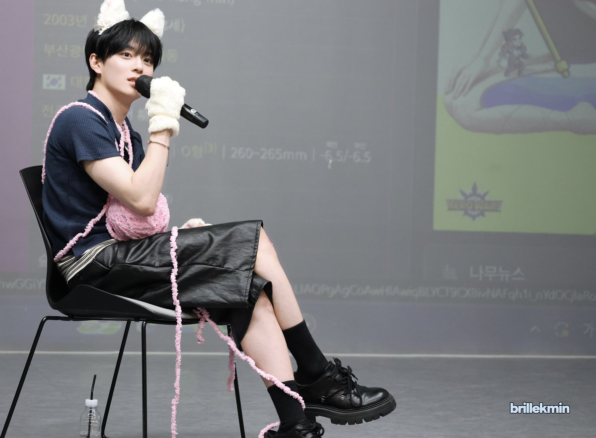 brillekmin's tweet photo. 260524 제이제이뮤즈

🐈🤍

#강민 #유강민 #KANGMIN #カンミン
#베리베리 #VERIVERY https://t.co/g3L2uhNvuf