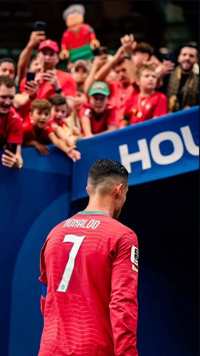 IamEdwardd's tweet photo. God I come to say thank you again for what you did for me and Ronaldo fans in this last WORLD CUP FINAL because life would have turn another way if Messi win it but you showed us you are God 

I say thank you 😁💗

#worldcuplive #worldcupmatch #ronaldo #Cr7 https://t.co/8aZYQkyHnx