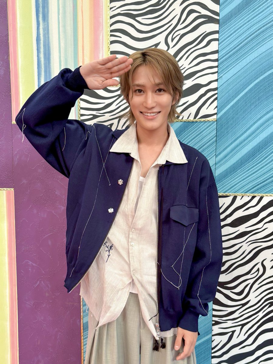 jr_official_X's tweet photo. 今日19:00から放送の
『 #ウワサのお客様さま 』に
B&amp;ZAIから #橋本涼 が出演します💙

今すぐマネしたくなるBBQ最新テクニックが満載🍖💭

ぜひご覧ください➰🌟

#BandZAI https://t.co/ztzON8vYaH