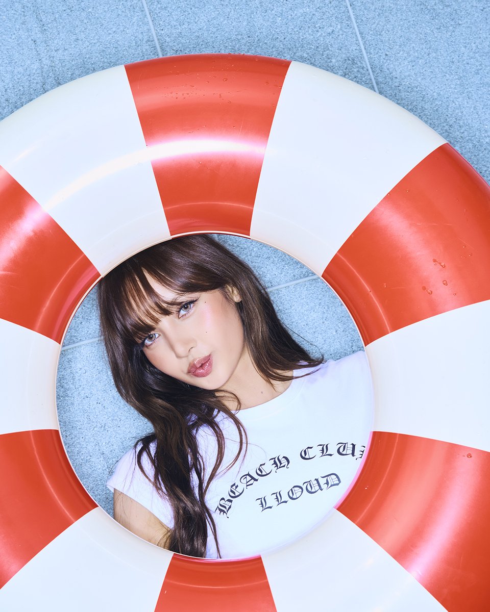 Nangdee's tweet photo. Bangkok Is Calling! LISA และ LLOUD ยก Summer Collection เปิดป๊อปอัพสโตร์ในไทย! ชวนแฟนปักหมุดเช็กอิน LLOUD BEACH CLUB POP-UP IN BANGKOK 28 ก.ค. – 2 ���.ค.นี้

อ่านข้อมูลเพิ่มเติมได้ที่: https://t.co/ZnktAee3oG

#LISA #LLOUD
#LLOUDBEACHCLUB_BANGKOK
#BNJ #SiamDiscovery
#Nangdeedotcom https://t.co/kwDoHXFVlp