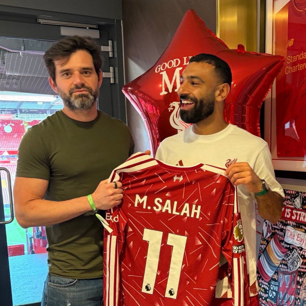 TouchlineX's tweet photo. 🚨 𝗝𝗨𝗦𝗧 𝗜𝗡: Mohamed Salah's agent Ramy Abbas is demanding a €7.5m commission from Beşiktaş.

— @yagosabuncuoglu https://t.co/QQPLOikHjK