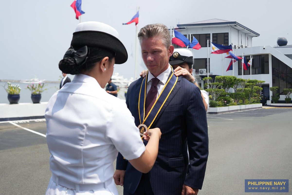 Philippine_Navy's tweet photo. STRONGER DEFENSE COOPERATION 🇵🇭🤝🇸🇪 | Swedish Defense Minister Visits PH Navy Chief

The Philippine Navy, led by Flag Officer In Command, Vice Admiral Jose Ma Ambrosio Q Ezpeleta PN, welcomed His Excellency Pål Jonson, the Swedish Defense Minister, as he paid a visit on July 22, 2026 at the Navy Headquarters, aimed at deepening defense cooperation between the Philippines and Sweden.

Read full story here 👉 https://t.co/ZnA2XQlNjA

PN @128: Modern and Ready, Strong and Steady — Credible in Mission, Always Mission-Ready

#ProtectingtheSeasSecuringOurFuture
#ModernMultiDomainSelfReliantCrediblePartner
#PN128AlwaysMissionReady
#OneAFPOnePhilippines
#StrongAFPStrongPhilippines
#MatatagNaSandigan
#AFP90