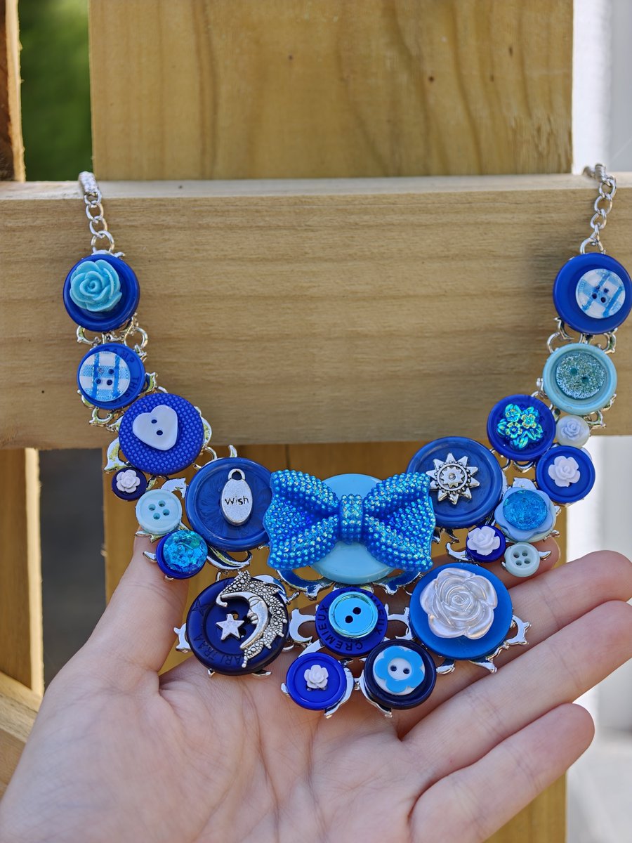 GillZeeBee's tweet photo. Beautiful blue necklace I made for a friend https://t.co/43X4pjEtIX