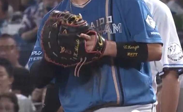 baseballbacknet's tweet photo. 昨日の試合でファイターズ・吉田選手が使っていたミットはナイキ

刺繍に目を凝らすと「K.AKASHI」？

#道具からみるプロ野球 https://t.co/IJXaRqTu1i