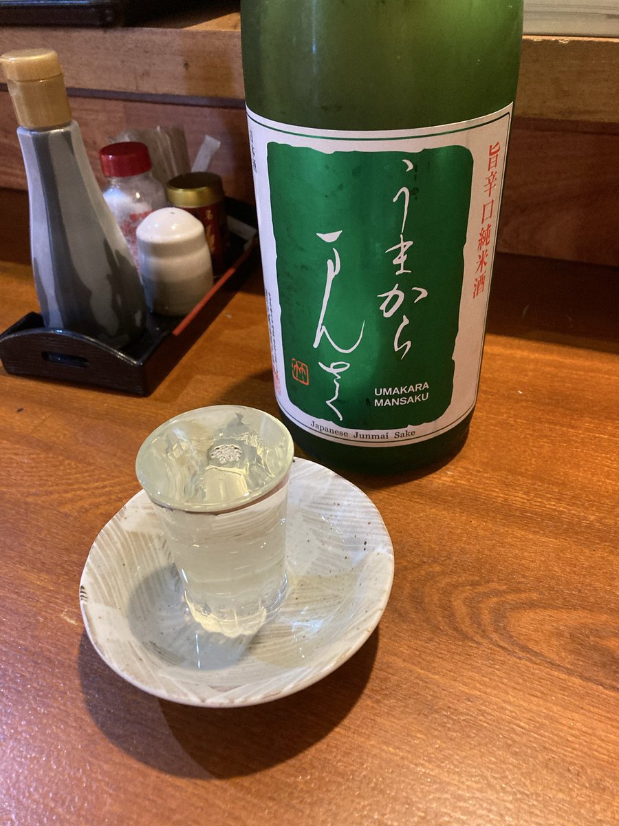 obusawa's tweet photo. そんな中華金の一杯はキレッキレの辛口スッキリ、食事に合わせたい系日本酒🍶秋田のうまから万んさく
こんな暑い日には辛口も辛口、キレのいい酒が嬉しいなあってアテの海老天と共に嗜む愉悦🦐
良い酒をちょっとずつ嗜むような飲みに付き合ってくれる同志をいつでも求めております🙏✨ https://t.co/HrC97toVCK