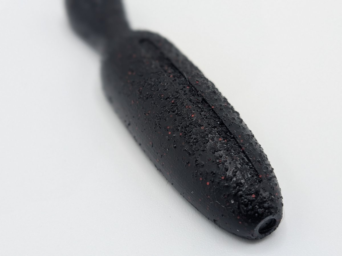BUTZbassfishing's tweet photo. #BUTZ #製品情報
#Sickle（90 / 110）

昨今、なかなか見かけなくなった
グラブが、より使いやすく釣りやすく
現代風に生まれ変わりました！

グラブテール特有の水攪拌力
＋クビレボディからくる横揺れの
ミックスアクションが現代の
スレたバスにも、とても効果的です🔥

超低比重素材を採用しているので
ただ巻きでのレンジキープしやすく
ボトム立ちでの誘いや
テキサス、フリーリグでの
カバー撃ちも得意です🙌

#BUTZbassfishing
#バス釣り #bassfishing