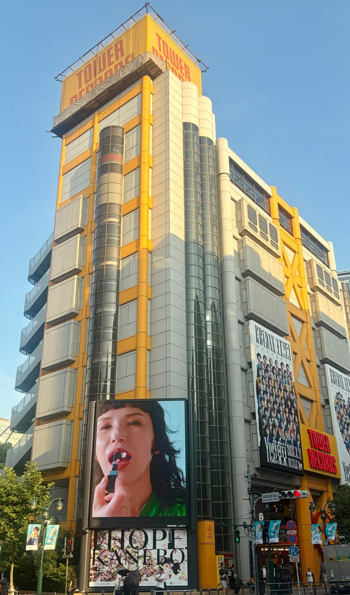 Superfly_staff's tweet photo. 📍Shibuya TOKYO

本日発売の #KANEBO 新ルージュ
 #ルージュスタードラマ💄

#Superfly 越智志帆が出演しているCMが
渋谷にて放映されています💁

@kaneboofficial 
https://t.co/vg5jHo170l https://t.co/coi4p2orRT
