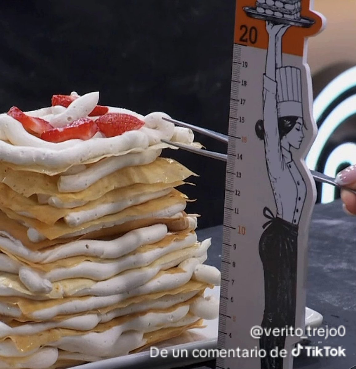 fer15torres08's tweet photo. @MasterChefMx Llevan a los concursantes al límite para después señalarlos cuando son muy incongruentes con quien si aplica y con quien no aplica las reglas, Claudia tenía la misma altura que Carmen y aún así lo probaron #MasterChefMx @MasterChefMx @_lesliegallardo @ESMEOFICIAL https://t.co/4mcz6g4pJx