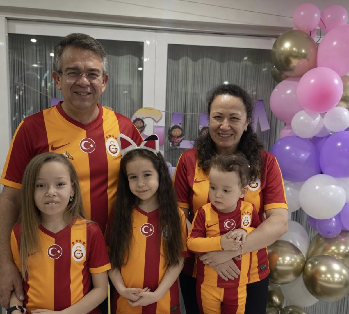 OsmanGnlm's tweet photo. @HaberGlobal Dün bizim 36. Evlilik yıldönümüzdü aşkım Kamile Meftune Gönlüm ü çok seviyorum https://t.co/lao8GZQMVg