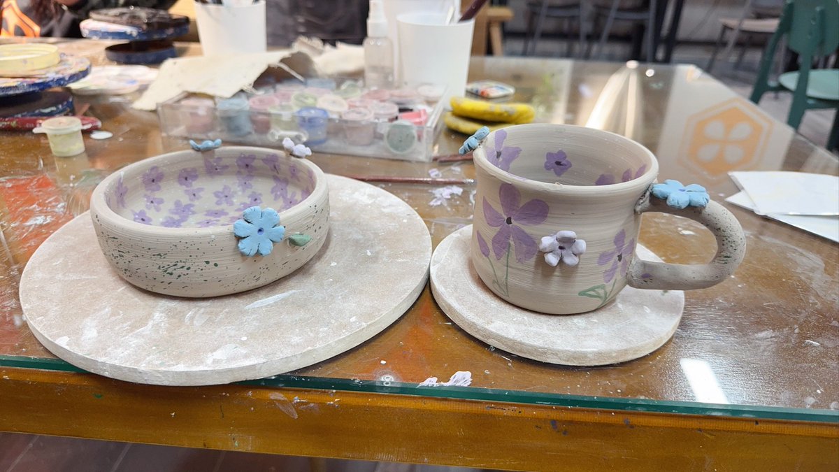 Kirill_i_vse's tweet photo. Handmade pottery class today! Molding clay into unique pieces, feeling every texture and shaping creativity. Nothing beats the joy of making something with your own two hands. Come try it! https://t.co/ih3mLE0Bou