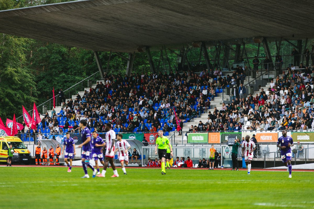 LiepajaFK's tweet photo. Jūs esat fantastiski! Paldies visiem kas ieradās stadionā “Sloka” un lielo atbalstu tribīnēs! Paldies Liepājas Futbola skolai par noorganizētiem autobusiem ar mūsu audzēkņiem, paldies visiem iesaistītajiem spēles organizēšanā. Ļoti ceram drīzuma tikties mūsu stadionā “Daugava”. https://t.co/deSFXiD2jg