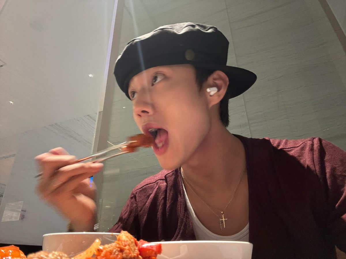 bratintak's tweet photo. lunchie munchies https://t.co/xaZ7fj3SQm