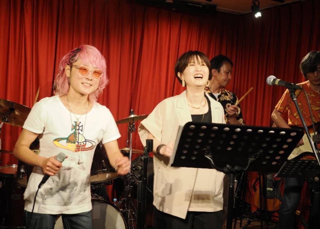 ofumi0412's tweet photo. 先週は早稲田RiNen さんでライブでした‼️
今回はEternaさんと対バンさせていただきました。荒井りえさんの歌声にしびれたっ😆共演させていただき嬉しかったです✨

今回は個人的に歌いたい曲ばかりでワガママさせていただきました♪

ご来場してくださった皆さま本当にありがとうございました🙇✨ https://t.co/O8y7H0PxXC
