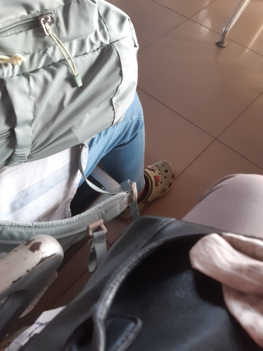 drhasa_25's tweet photo. Kemarin Orang orang sedih nganter  anaknya udh mulai sekolah TK/Sd

Lha aku sedih nganter adekku mbontot udh mulai ngekos meh masuk jd maba 😂😂
Kayaknya baru kemarin deh ngeliat dia dikamar bayi. https://t.co/arBHnAsKJW