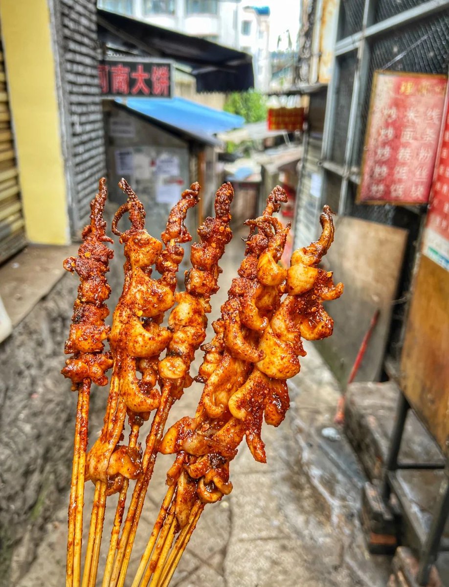 ChanteBahlbx's tweet photo. Craving crispy street food Today’s bite: golden fried skewered squid with spicy cumin seasoning—crunchy, savory, and perfect for a quick pick-me-up after a walk. https://t.co/GifQ8Gtn91