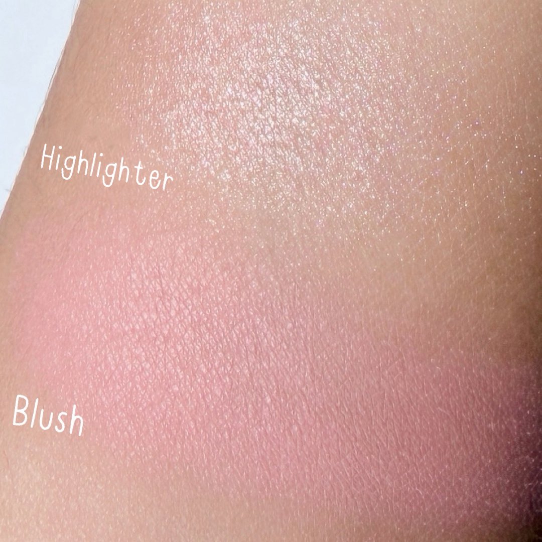 HoneyzBenya's tweet photo. แก้มป๊อป หน้าพุ่ง ด้วยไอเทมใหม่ Inn Beauty 2in1 Blush & Highlighter ตลับเดียวได้ทั้งบลัชเนื้อแมตต์สีชมพูละมุน กับไฮไลท์เนื้อชิมเมอร์ละเอียด ปัดคู่กันแล้วหน้าดูมีมิติ ผิวสวยเล่นแสงแบบแกลมมาก มือใหม่แต่งตามได้ง่ายๆ เลย 💖
📍 พิกัด 7-11 แค่ 159.-

#Innbeautyth #บลัชอินน์บิวตี้ #รีวิวบิวตี้ #ของดีบอกต่อ #Howtoperfect