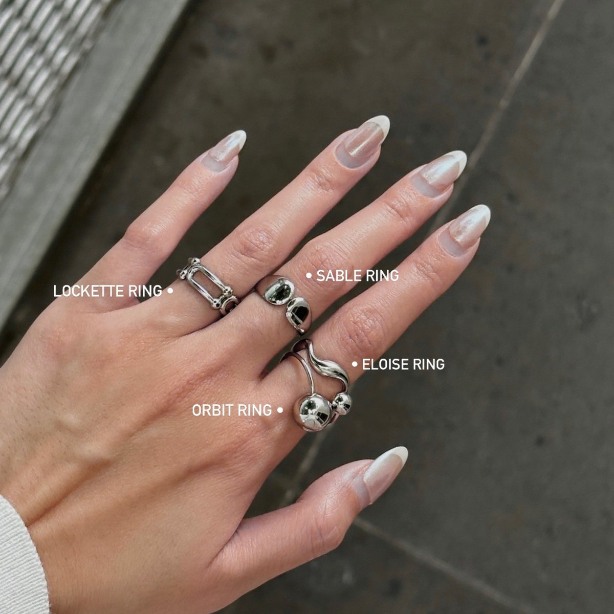 littlemeezsiw's tweet photo. SUMPAH, di tengah harga aksesoris yang makin naik… nemu cincin aesthetic warna silver mulai 20 RIBUAN tuh rasanya kayak dapet hidden gem 😭🙏🏻 https://t.co/YUKUFxGHW4