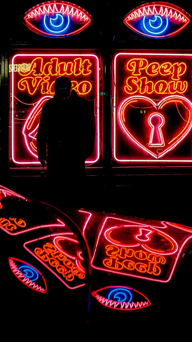 cameralab21's tweet photo. Emre Sarigul - Nightcrawler - Soho, London https://t.co/6CgprMIYv1