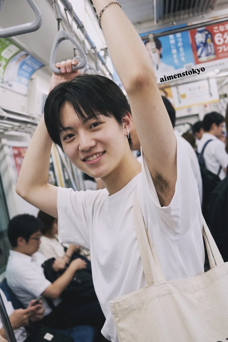 aimenstokyo's tweet photo. 電車乗ったら友達のイケメンのお脇が大出現したのでとりあえずおさえておきました📸 https://t.co/FRa7FztaNn