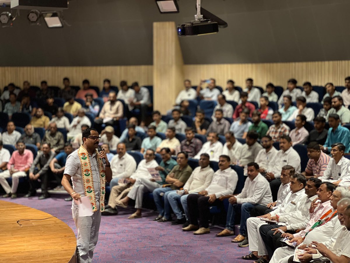 MLalbha's tweet photo. ‘छात्रों की गूंज ’ के अंतर्गत भावनगर शहर में छात्र संवाद में सम्मिलित होकर अनेक समस्याओं जैसे पेपर लीक, समान अवसर, सामाजिक न्याय, परीक्षाओं के वार्षिक कैलेंडर, बैकलॉग के पदों की पूर्ति और ‘वन टाइम फीस ’ की आवश्यकता पर युवा पीढ़ी के विस्तार से विचार जाने
#Nsui #Congress https://t.co/7LseOCtJoz