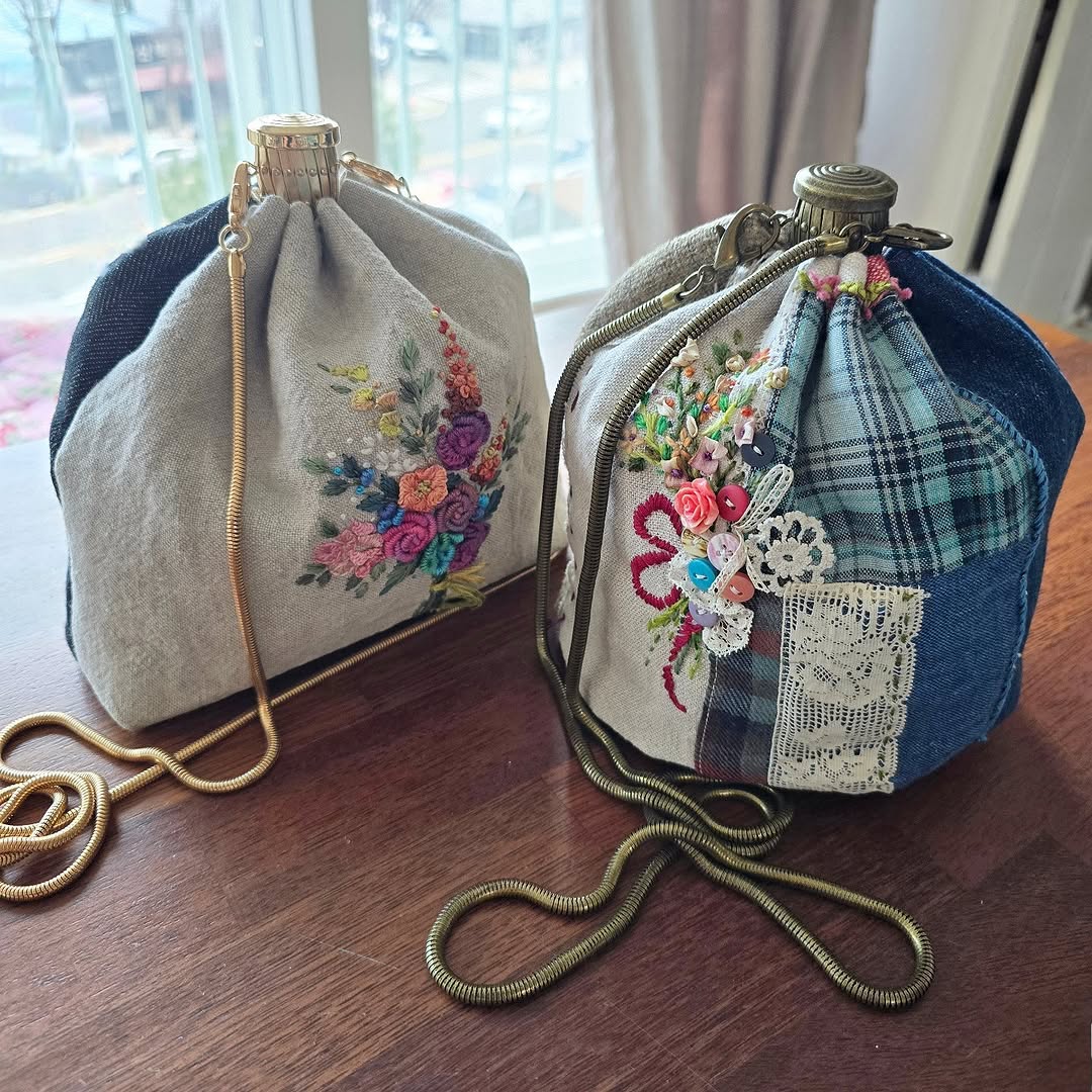 ddfgi37874776's tweet photo. Made these linen pouches with my mom this weekend—hand-sewn stitches, matching fabric prints, and way more cozy than store-bought. Perfect for storing little trinkets! , https://t.co/z0K8LdU1JR
