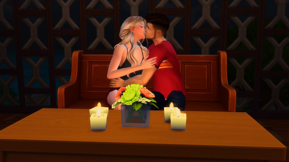 TikiSimmer's tweet photo. Max me dijo que saliéramos un rato a comer algo y bailar un poco, la estábamos pasando lindo cuando me sacó a bailar y, de la nada ... ¡me propuso matrimonio! No lo puedo creer ... ¡me voy a casar! 
😍💍

#thesims4 #sims4 #tinytown #retossims4 https://t.co/Awsd40vAZZ