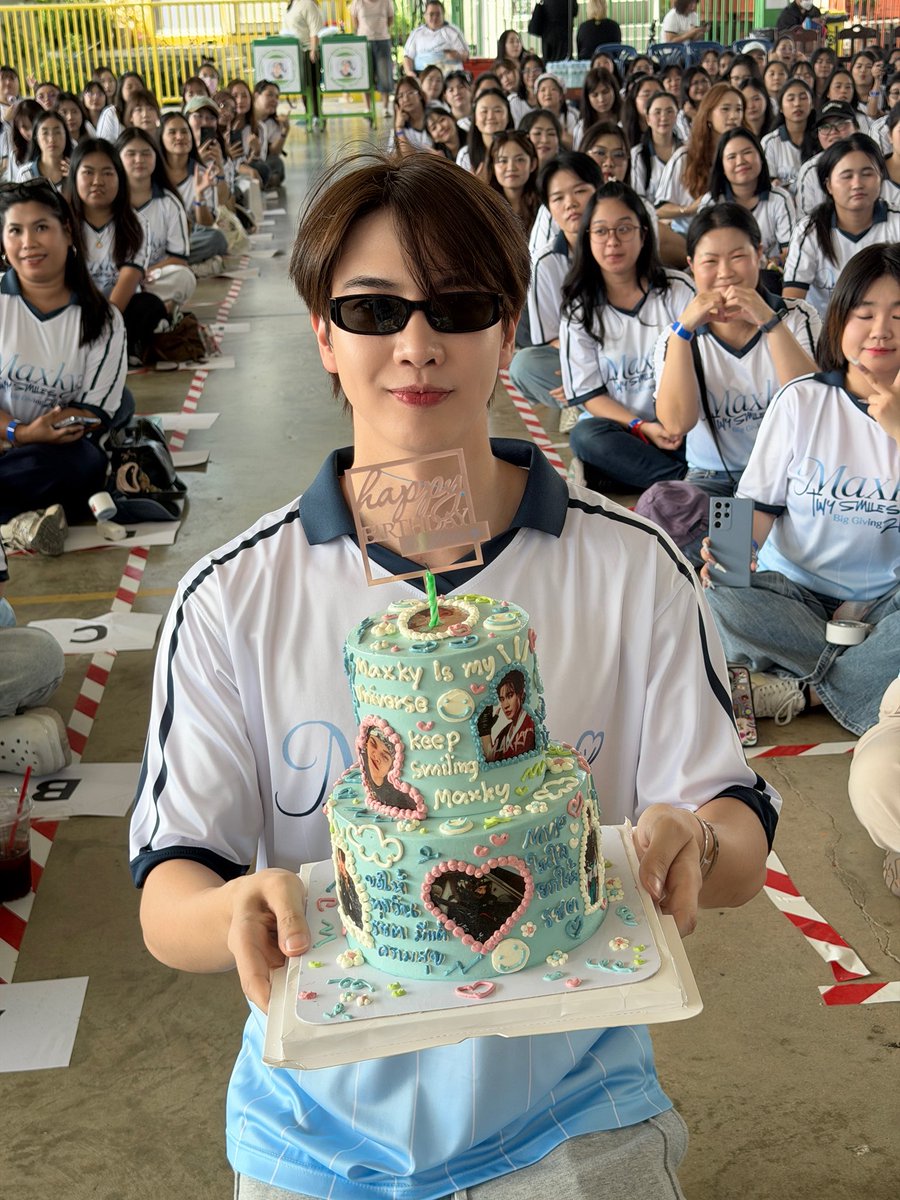 MchoiceTH's tweet photo. ขอขอบคุณแฟน ๆ ทุกคนที่ส่งกำลังใจ ความรัก และคำอวยพรมาให้กับ ‘แม็กกี้’ ที่งานวันเกิด ‘Maxky Tiny Smiles, Big Giving 2026’ ในวันนี้ทั้งจากหน้างาน และหน้าจอมาก ๆ เลยนะคะ

ไม่ว่าจะปีหน้าหรือปีไหน ๆ เราก็มาเจอกันแบบนี้อีกนะค้าบ อยู่ด้วยกันไปนาน ๆ น้า (*˙˘˙)♡

MAXKY TINY SMILES 2026
#Happy32ndMaxkyDay
#maxky_rp 
#MchoiceArtist