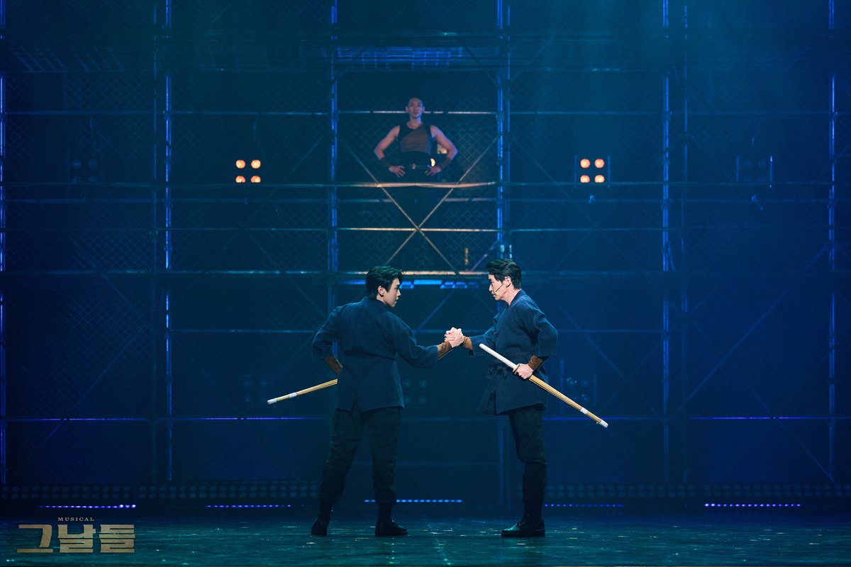 musical_thedays's tweet photo. 𝟐𝟎𝟐𝟔 𝐌𝐔𝐒𝐈𝐂𝐀𝐋 𝐓𝐇𝐄 𝐃𝐀𝐘𝐒
그날들 | 공연사진 공개 #4

"누군가 손 내밀며 함께 가자 하여도
내가 가고픈 그곳으로만 고집했지"

정학 | 엄기준
무영 | 산들

#뮤지컬 #그날들
2026.06.09 ~ 08.23
디큐브 링크아트센터 https://t.co/KOy5EVLHgj