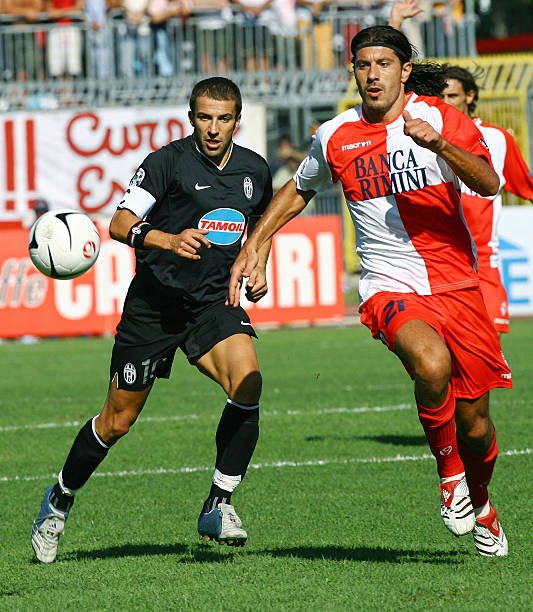 Trollkickoff's tweet photo. 🚨🗣️🇮🇹 Alessandro Del Piero on why he refused to leave Juventus after the biggest scandal in Italian football:

 "People often ask me if, as captain, that was the perfect reason to leave. My answer has always been simple: no."

"When the owner called me, I told him immediately, 'You don't even need to ask. I'm staying.'"

 "At one stage, we even thought Juventus could be sent down to the third division."

 "But I didn't care about any of that."

 "We had won everything together as a team, and I felt it was only right to face the difficult moment together as well."

 "I truly believed we would come back, return to the top, and win everything again." ⚪⚫