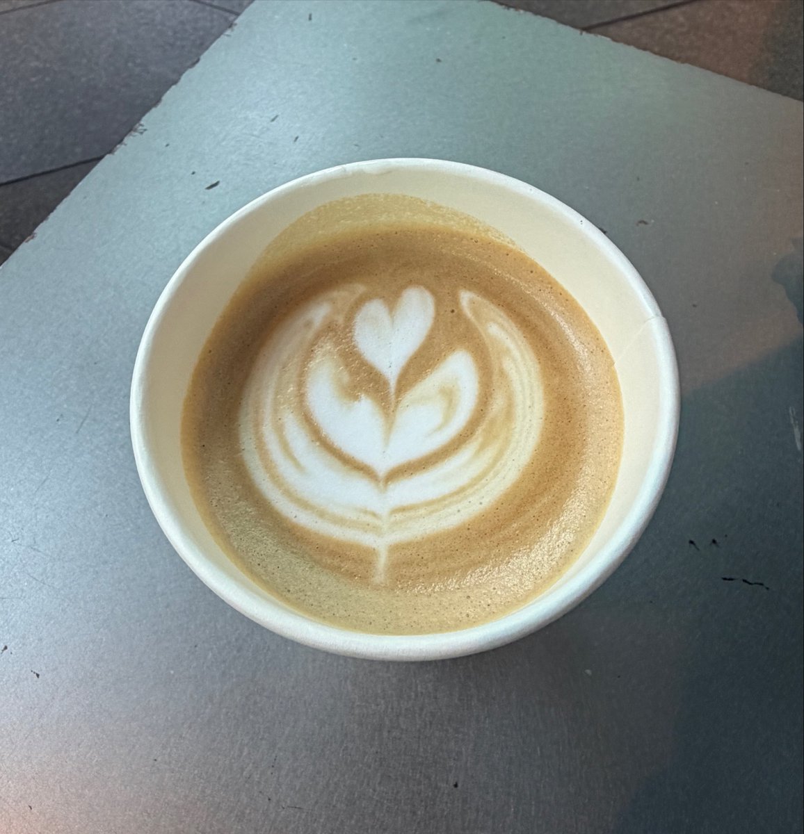 kabu10PLT's tweet photo. 金曜日、あともうひと踏ん張り。
#カフェラテ　#カフェ https://t.co/oPFVU1i5jS