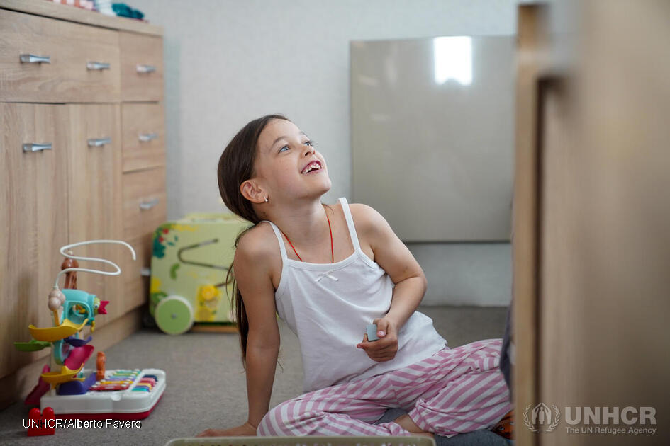 echo_Europe's tweet photo. "For me, the happiest moments are when I see my children are happy.” 

When Kristina fled 🇺🇦 with her four children, she expected to stay in 🇲🇩 for just two weeks. 

Today, with the support of local communities, the EU🇪🇺 and @Refugees, her family is building a new life in safety. https://t.co/7kUnFGJ2az