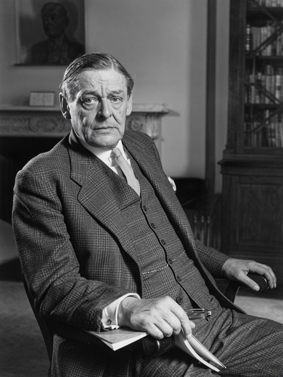sivriikalemler's tweet photo. "Edebiyatın amacı, kanı mürekkebe dönüştürmektir."

— T.S. Eliot https://t.co/wnnufqB5kF