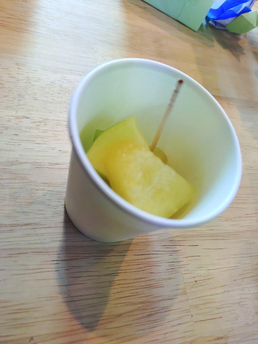 gosharoshi's tweet photo. 今日はメロンです。甘い。
週末この時間に至福の時です🍈 https://t.co/zu7fIcuc2n