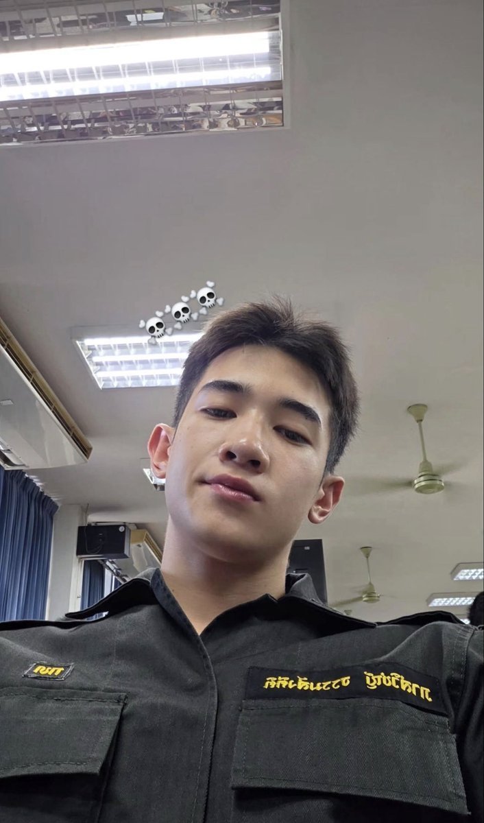 keajton's tweet photo. 09L dengan muka bete nya, ini tuh mereka lagi belajar apa sih?😭🙏🏻 https://t.co/IlzEXiMbca