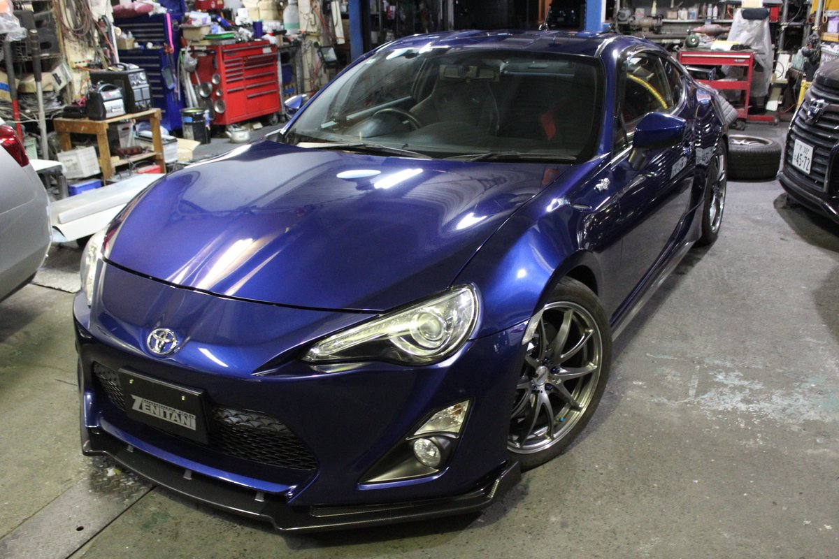 zenitaniGTR's tweet photo. ≪リニューアル≫
H26年式　TOYOTA　86　2.0GT　HKSスーチャー仕様
☆【NEW】カーボンFrアンダースポイラー
☆【NEW】サイドステップ(ギャラクシーブルーシリカ/ガンメタ仕様)
☆【NEW】カーボンRrアンダースポイラー

外装変更に伴い、価格も変わりまして
支払総【￥258万(税込)】でご提供します！ https://t.co/DWB4viXURs