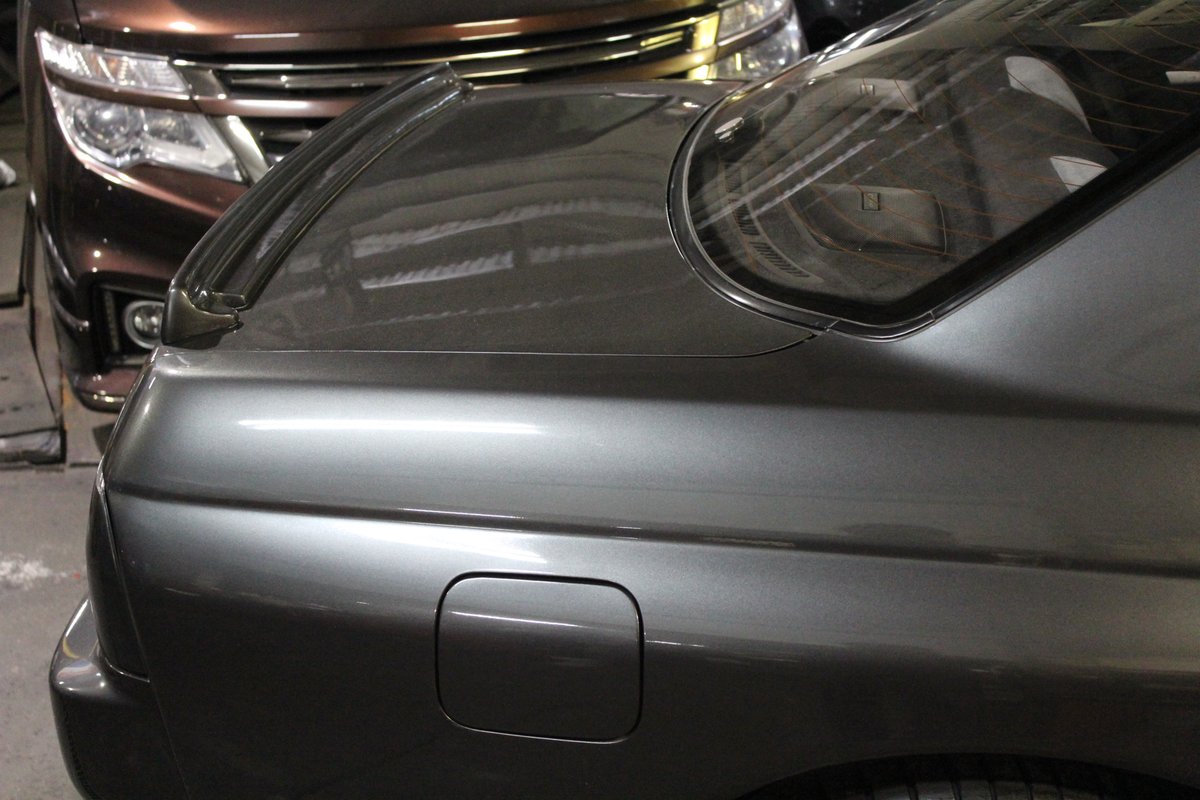 zenitaniGTR's tweet photo. ≪32GT-R外装リニューアル≫
H元年式スカイラインGT-R
BNR34純正ウイングから、
『純正ミニトランクスポイラー』へ変更いたしました♪

支払総額変わらず【￥792万(税込)】でご提供です♪
お問合せ
℡072-247-0017　担当：ウラベ https://t.co/hv6NrBcqqb
