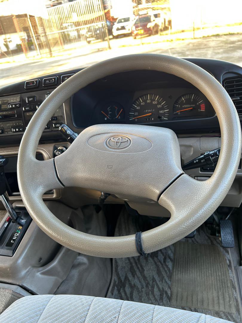 Makaveli_255's tweet photo. TOYOTA COASTER 
MODEL 2001
1HD-FTE
28 SEATER
FRIDGE 
DUSTBIN
POWER DOOR
WINDOW CURTAINS 
LCD TV
FULLY AC FRONT &amp; REAR
DIESEL ENGINE

110M plus Registration https://t.co/WUIczvyazd